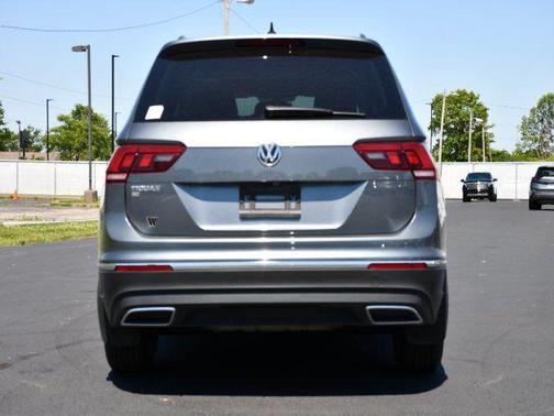 Platinum Gray Metallic 2021 Volkswagen Tiguan 2.0T SE