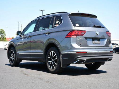 Platinum Gray Metallic 2021 Volkswagen Tiguan 2.0T SE