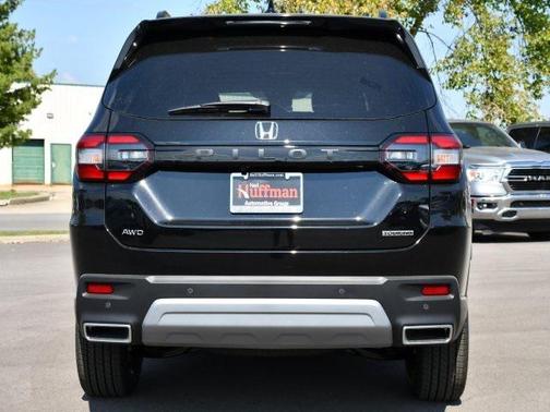 2025 Honda Pilot Touring 8-Passenger