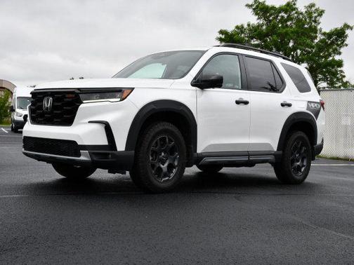 Platinum White 2023 Honda Pilot AWD TrailSport