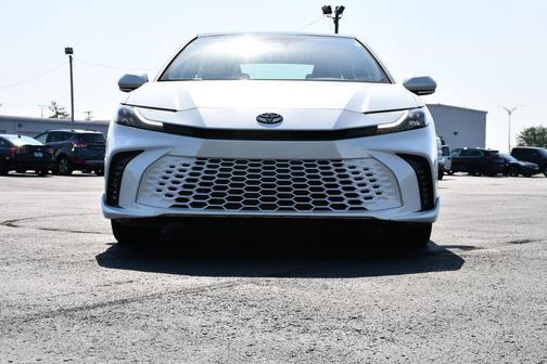 Wind Chill Pearl 2025 Toyota Camry XSE