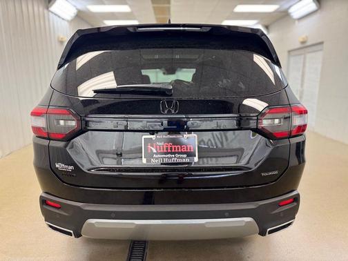 Crystal Black Pearl 2026 Honda Pilot Touring 8-Passenger