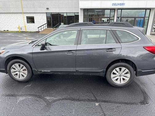 Magnetite Gray Metallic 2019 Subaru Outback 2.5i