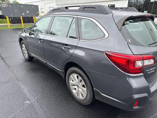 Magnetite Gray Metallic 2019 Subaru Outback 2.5i
