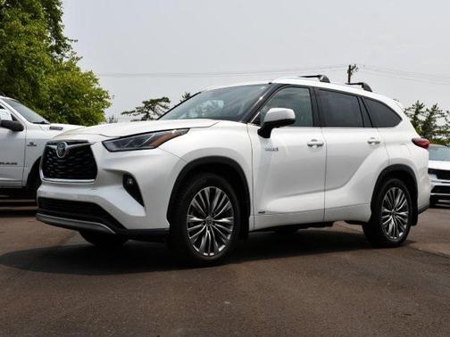 2021 Toyota Highlander Hybrid Platinum