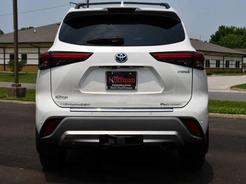2021 Toyota Highlander Hybrid Platinum