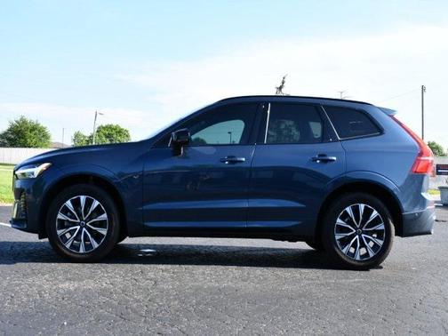 2024 Volvo XC60 B5 Plus Dark Theme