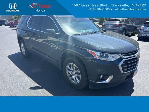 Graphite Metallic 2021 Chevrolet Traverse LT Cloth