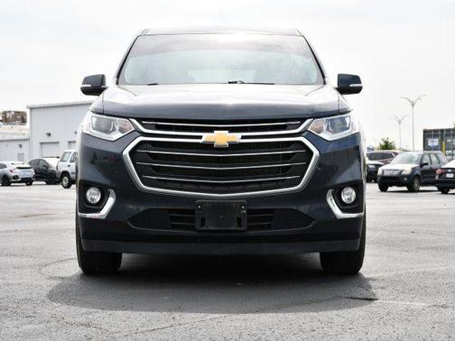 Graphite Metallic 2021 Chevrolet Traverse LT Cloth