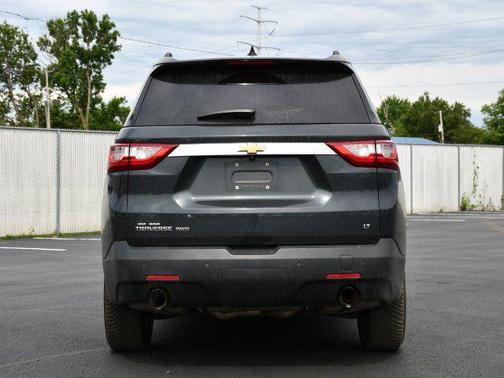 Graphite Metallic 2021 Chevrolet Traverse LT Cloth