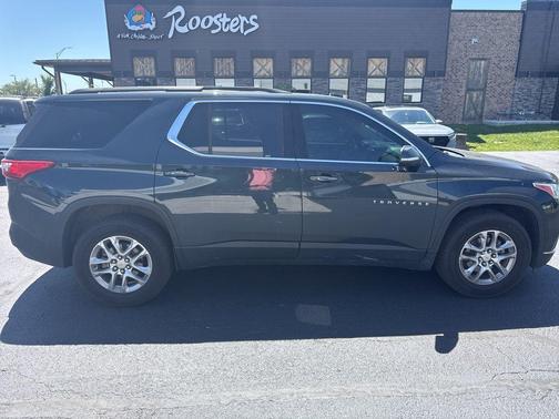 Graphite Metallic 2021 Chevrolet Traverse LT Cloth