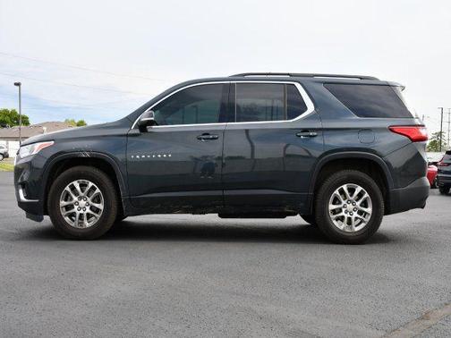 Graphite Metallic 2021 Chevrolet Traverse LT Cloth
