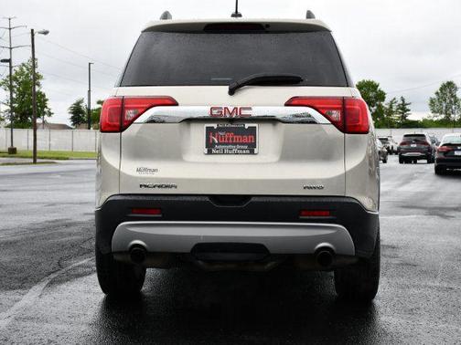 Sparkling Silver Metallic 2017 GMC Acadia SLT-2