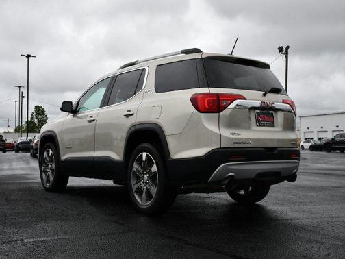 Sparkling Silver Metallic 2017 GMC Acadia SLT-2