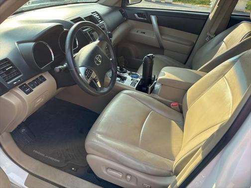 2013 Toyota Highlander SE