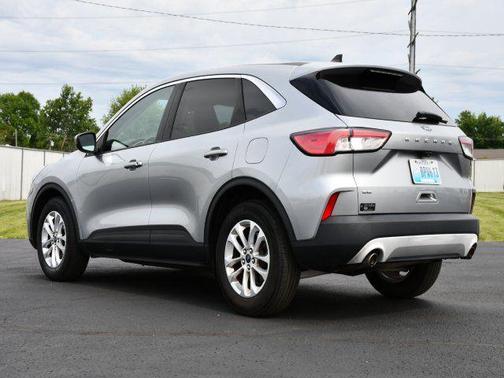 Iconic Silver Metallic 2021 Ford Escape SE