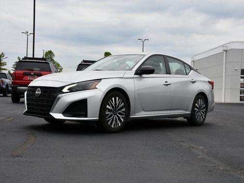 Brilliant Silver Metallic 2024 Nissan Altima 2.5 SV