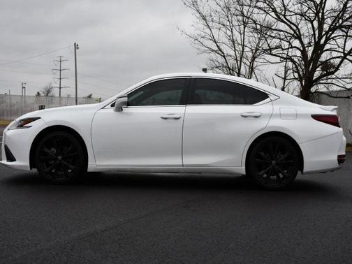 2022 Lexus ES 300h F SPORT