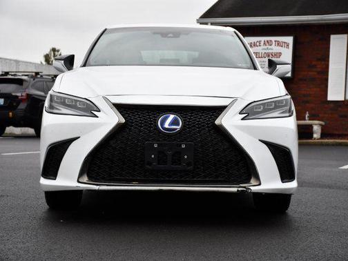 2022 Lexus ES 300h F SPORT