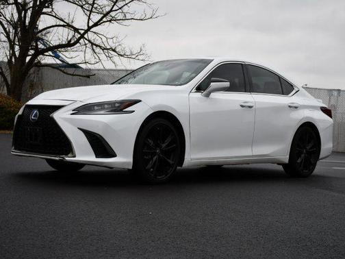 2022 Lexus ES 300h F SPORT