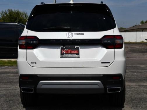 2025 Honda Pilot Touring 8-Passenger