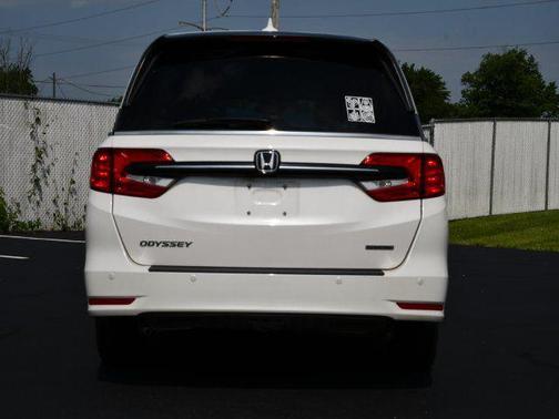 Platinum White Pearl 2024 Honda Odyssey Touring