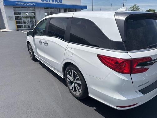 Platinum White Pearl 2024 Honda Odyssey Touring