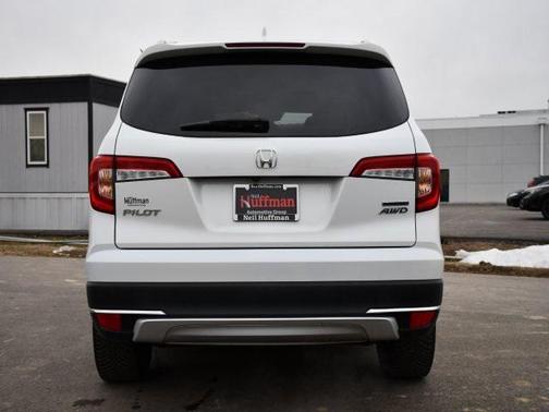 2022 Honda Pilot Touring 8-Passenger