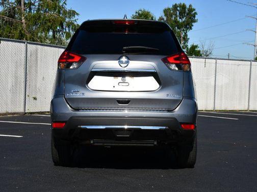 Gun Metallic 2018 Nissan Rogue SV