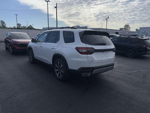 Platinum White Pearl 2025 Honda Pilot Elite