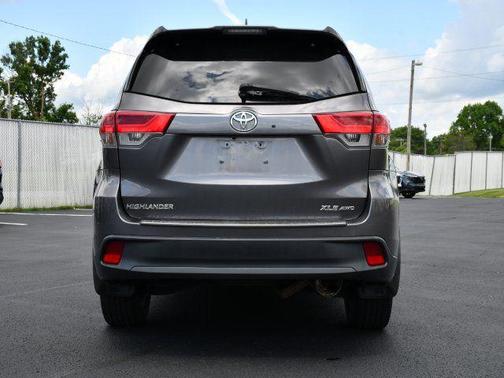 Predawn Gray Mica 2018 Toyota Highlander XLE