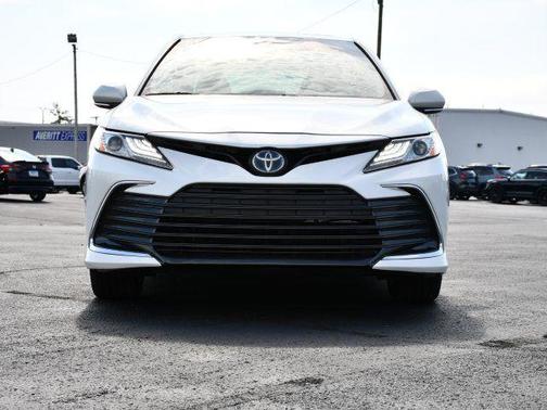 Wind Chill Pearl 2022 Toyota Camry Hybrid XLE