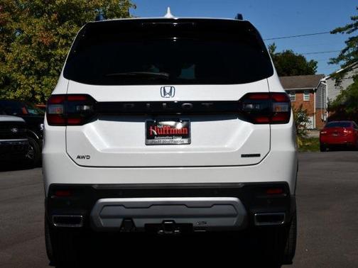 2025 Honda Pilot Touring 8-Passenger