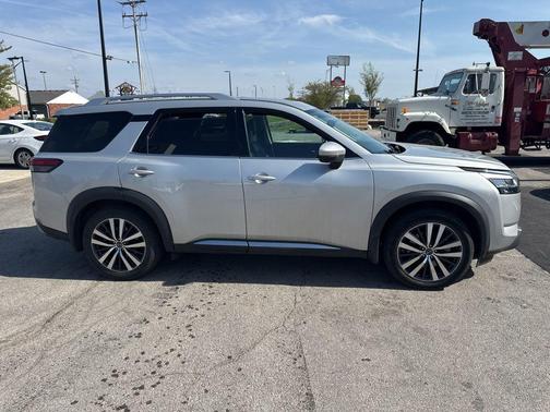 2022 Nissan Pathfinder Platinum 4WD