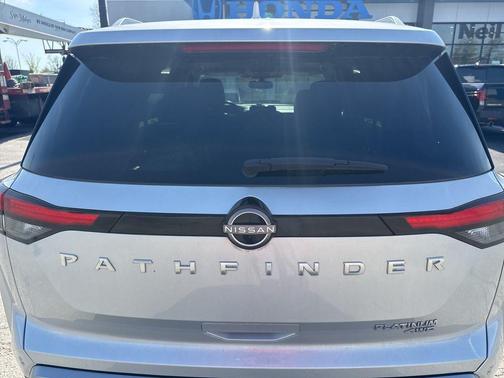 2022 Nissan Pathfinder Platinum 4WD