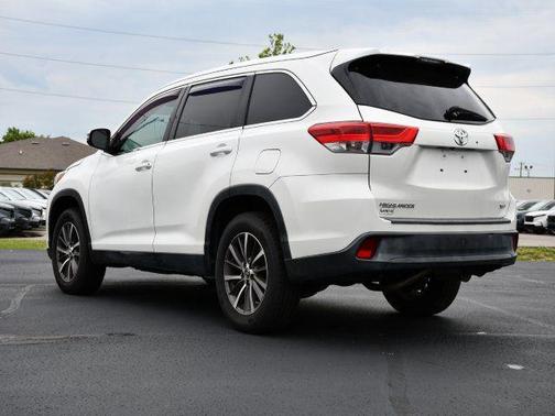 Blizzard Pearl 2019 Toyota Highlander XLE