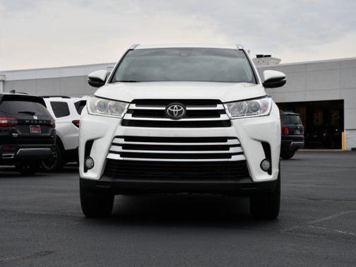 Blizzard Pearl 2019 Toyota Highlander XLE