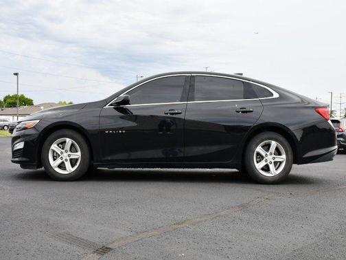 Mosaic Black Metallic 2022 Chevrolet Malibu 1LS