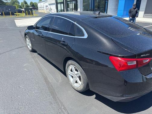 Mosaic Black Metallic 2022 Chevrolet Malibu 1LS