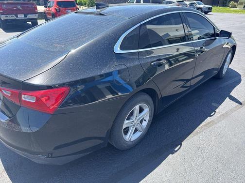 Mosaic Black Metallic 2022 Chevrolet Malibu 1LS