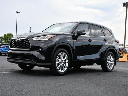 Midnight Black Metallic 2025 Toyota Highlander Hybrid Limited