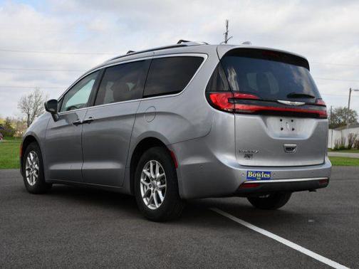 Billet Silver Metallic Clearcoat 2021 Chrysler Pacifica Touring L