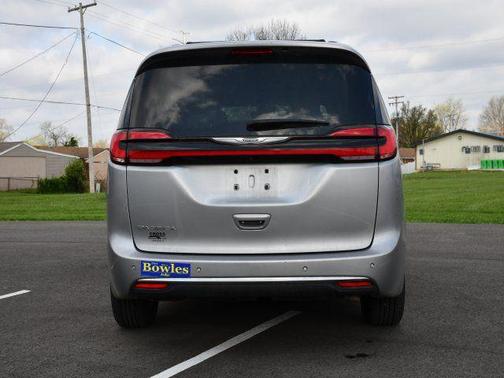 Billet Silver Metallic Clearcoat 2021 Chrysler Pacifica Touring L