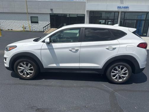 White Pearl 2019 Hyundai TUCSON SE