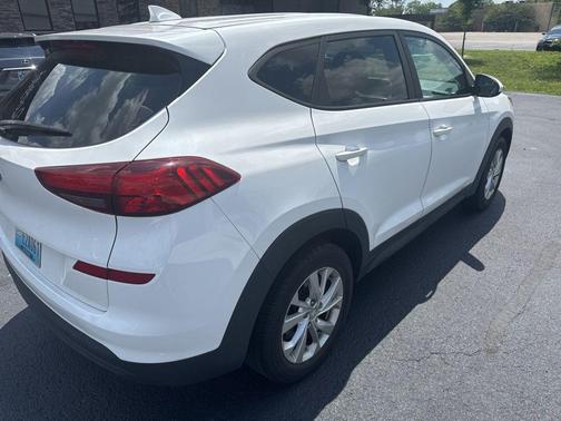 White Pearl 2019 Hyundai TUCSON SE