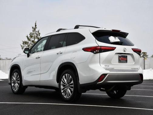 2023 Toyota Highlander Platinum