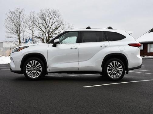 2023 Toyota Highlander Platinum