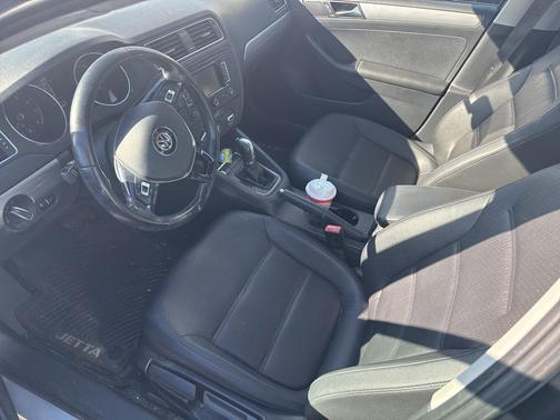 2015 Volkswagen Jetta Auto SE w/Connectivity/Navigation