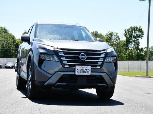 Gun Metallic 2026 Nissan Rogue SL