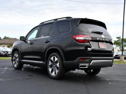 Crystal Black Pearl 2026 Honda Pilot Touring 8-Passenger